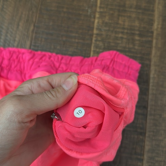 Lululemon Women’s Athletic Shorts in Hot Pink - Picture 8 of 8